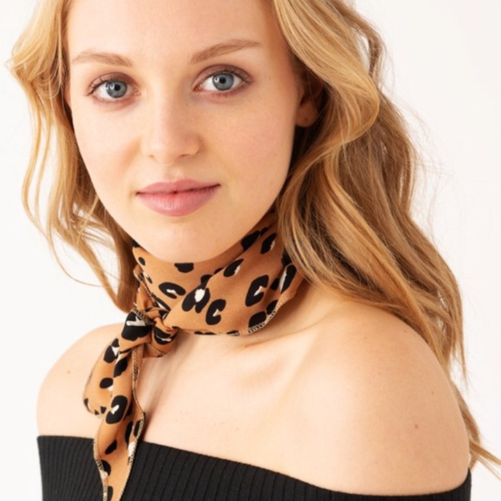Leopard Triangular Fashion Scarf - Picture 2 of 5
